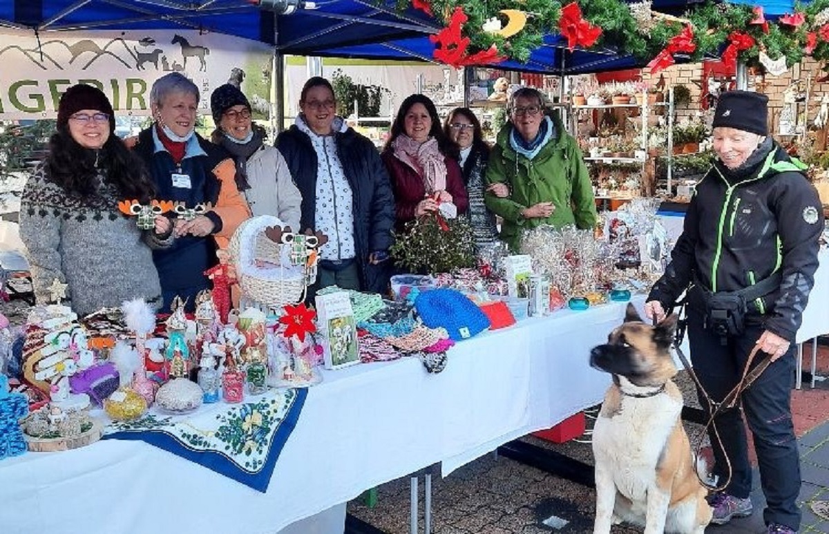 Der Weihnachtsstand des Tierschutz Siebengebirge hat bereits Tradition. (Foto: Antje Firmenich)