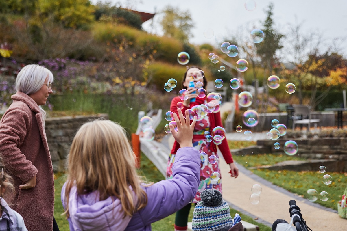 Glcksmomente leben: Im Kinder- und Jugendhospiz Balthasar knnen sich Familien mit schwerstkranken Kindern auf die schnen Dinge fokussieren. (Foto: Kathrin Menke)