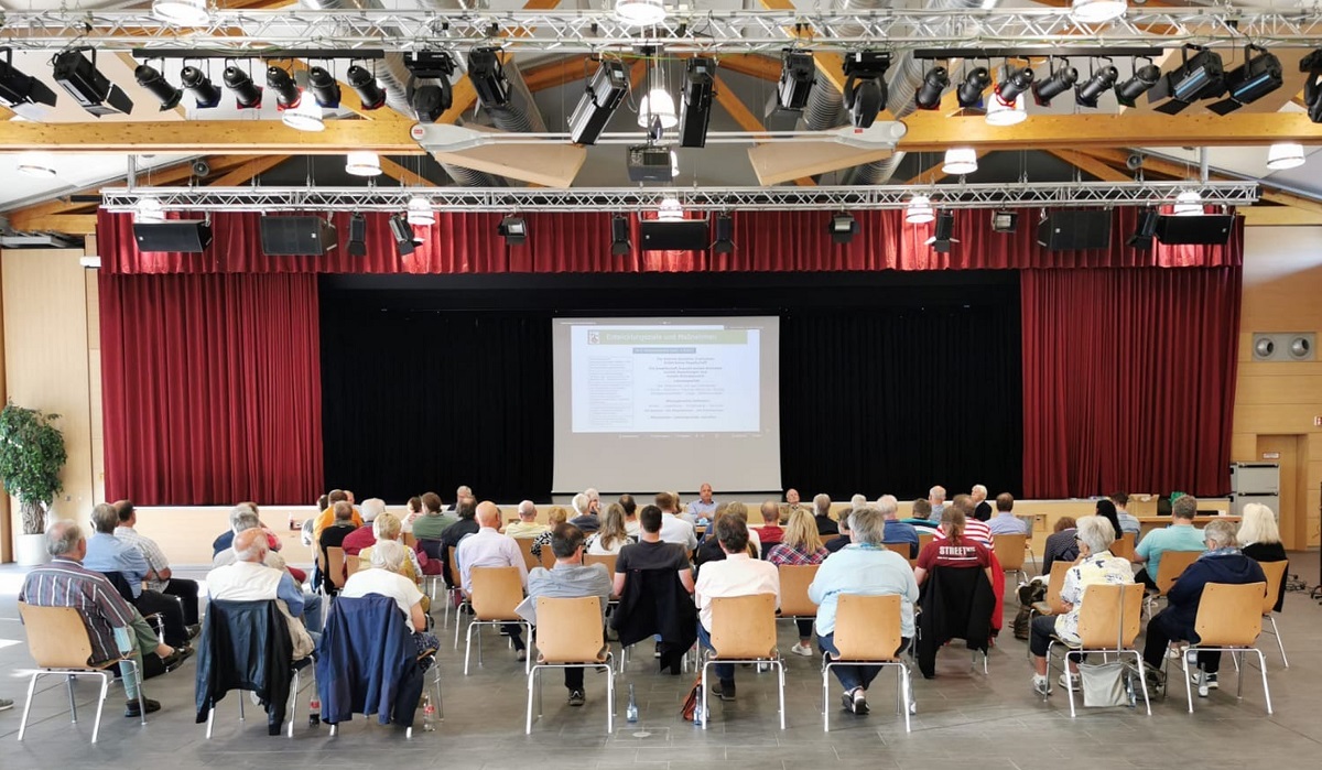 ber 60 Personen waren der Einladung zu einer Prsenzveranstaltung im Forum Windhagen gefolgt. (Foto: privat)