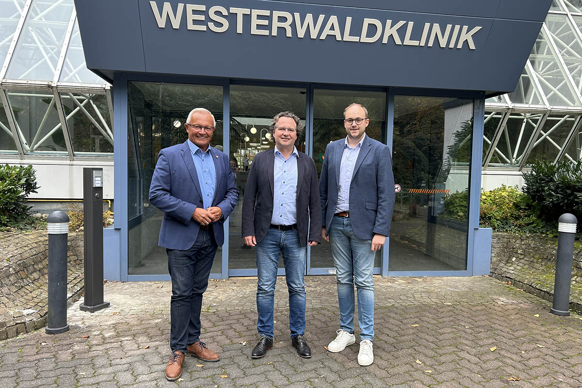 Landrat Achim Hallerbach und Pierre Fischer besuchten die Westerwaldklinik in Waldbreitbach