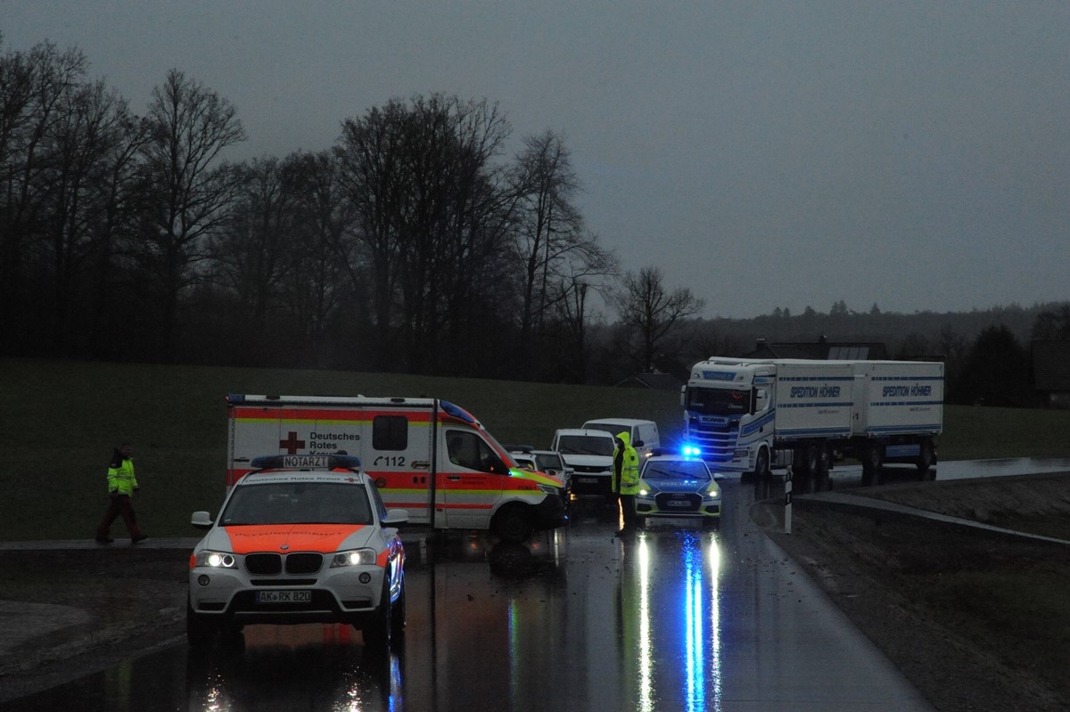 Verkehrsunfall in Weyerbusch: 16-Jhriger nach Sturz mit Kleinkraftrad schwer verletzt