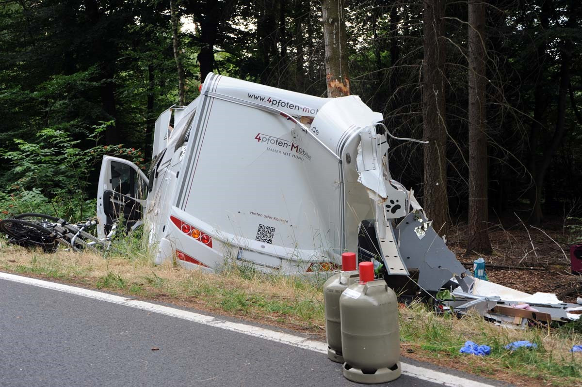 AKTUALISIERT: Schwerer Verkehrsunfall auf der L276 bei Weyerbusch - Drei Schwerverletzte