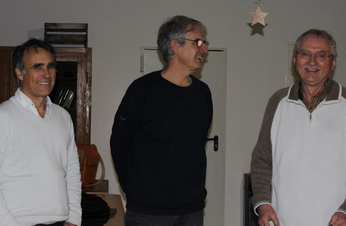 Prof. Dr. Paolo Reggiani (Uni Siegen), Gunnar Lindner (Koordinator BI) und Max Weller (Vorstand brodverein e.V.) bei der Begrung im Gasthof zur Post. (Foto: Veranstalter)