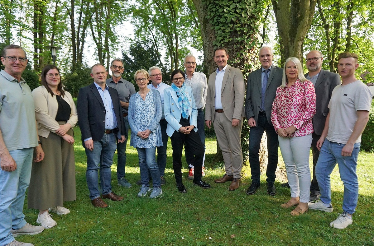 Neuwieds Oberbrgermeister Jan Einig und Brgermeister Thomas Przybylla (VG-Weienturm) nahmen sich viel Zeit, um "Regiopole Mittleres Rheintal e.V." vorzustellen und mit dem WiFo AK-Standort gemeinsame Ziele zu besprechen. (Foto: Frank Flgel)