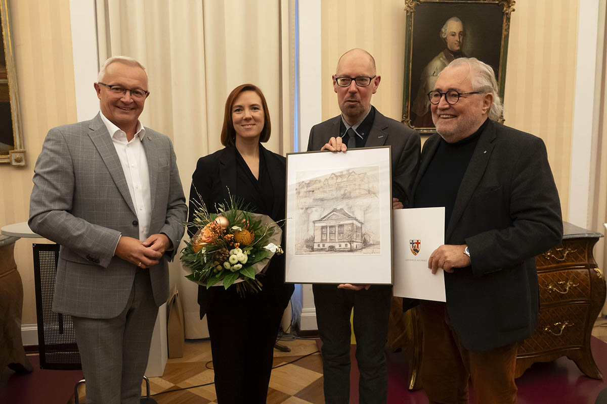 Von links: Landrat Achim Hallerbach, die neue Direktorin des Roentgen-Museums, Jeniffer Stein, Bernd Willscheid und Uwe Langnickel. Fotos: Wolfgang Tischler