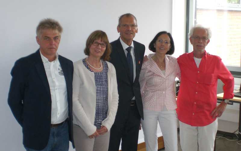 Rainer Rinkel, Angelika Balogh, Schulleiter Reinhold Krmer, Renate Gnnersdorf und Dieter Vangelista. Foto: Privat
