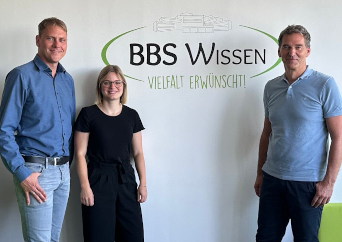 Auf eine intensivere Zusammenarbeit freuen sich: (von links) Leiter der Wirtschaftsfrderung Kreis Altenkirchen Lars Kober, Mitarbeiterin Fides Lang und BBS-Schulleiter Burkhard Schneider. (Foto: Dirk Merten, BBS Wissen)