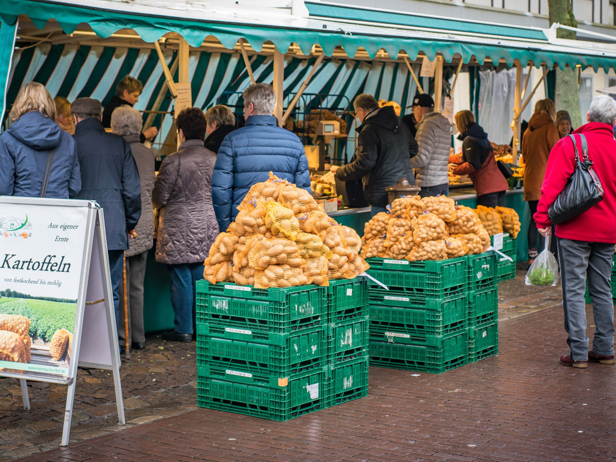 Einen richtig gut besuchten Wochenmarkt wnschen sich viele. Vielleicht kann es einen Neustart in Wissen geben: Mit vielen Menschen, die hingehen, und guten Angeboten. (Symbolfoto) 