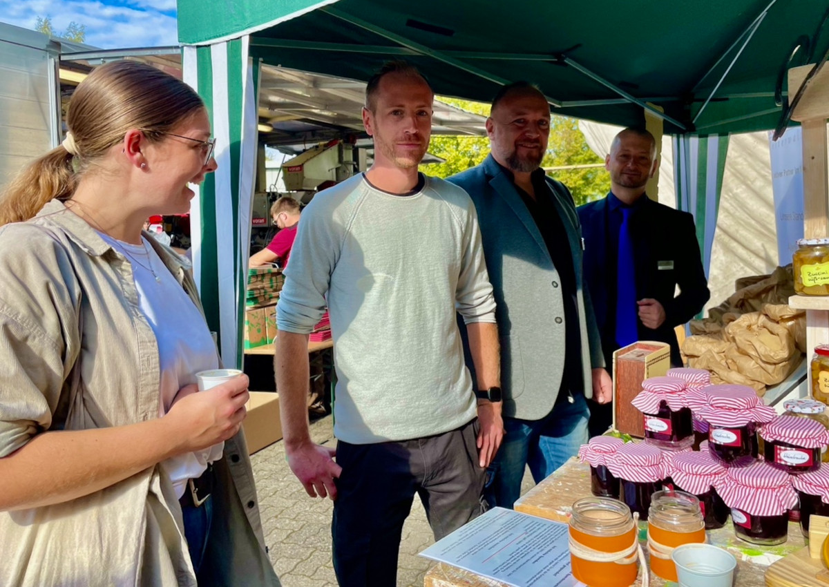 Auf dem ersten Herbstmarkt des "Neue Arbeit e.V." in Wissen wurden Produkte aus eigener Herstellung getauscht oder gegen Spenden zugunsten der Wissener Tafel und des Kinderhauses Pumuckl angeboten. (Fotos: Katharina Behner)