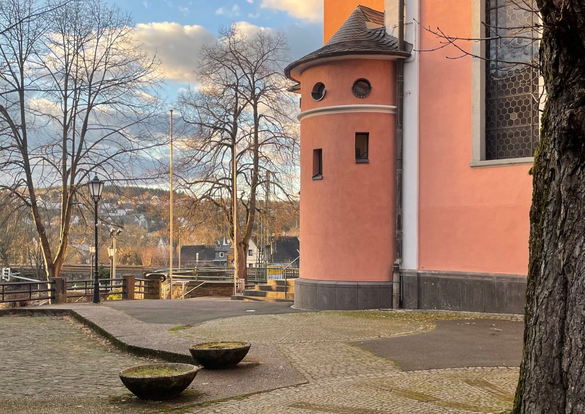 Der Brandanschlag auf die Kirche Kreuzerhhung ist einer von mehreren Fllen, der die Sicherheitsdebatte in Wissen entfachte. (Foto: KathaBe)