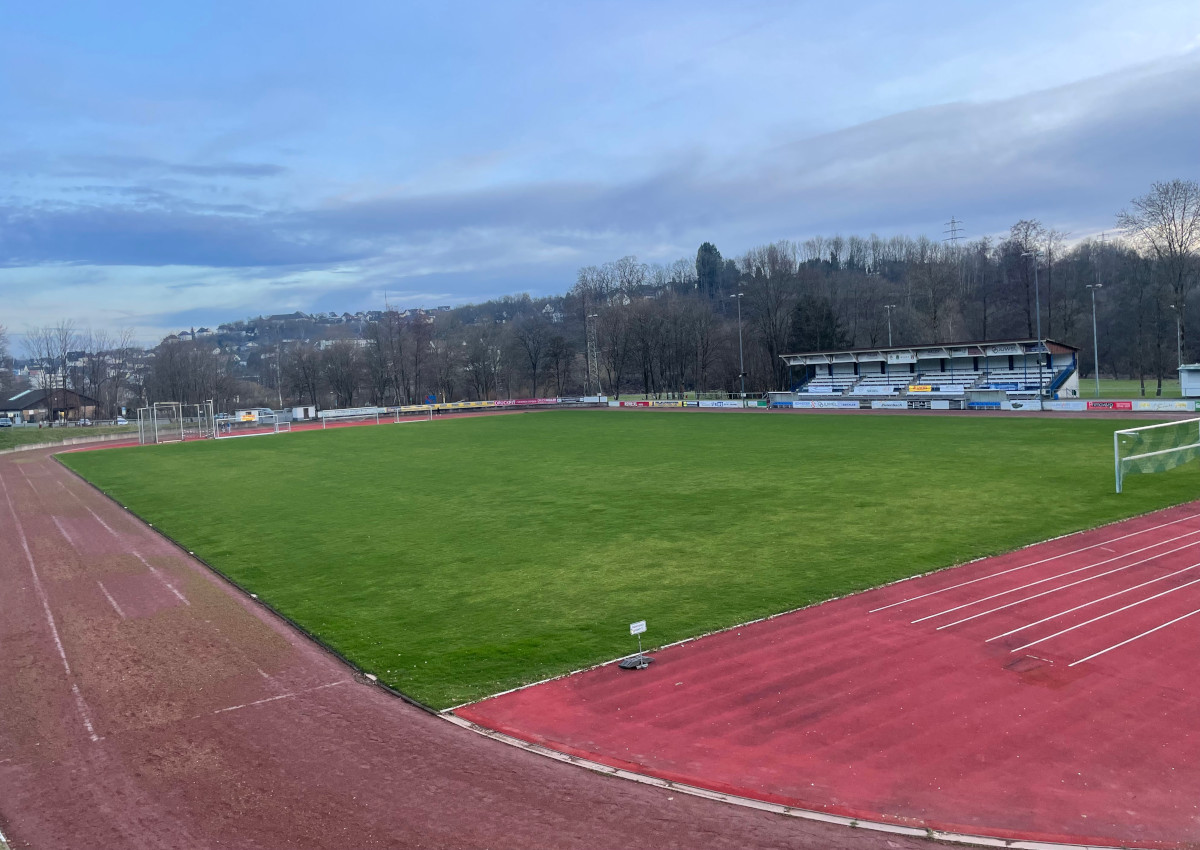 Das Projekt Kunstrasenplatz und Erneuerung der Laufbahnen in der ZSPA Wissen soll auf die Priorittenliste des Kreises, um Frdermittel zu erhalten. (Foto: KathaBe)