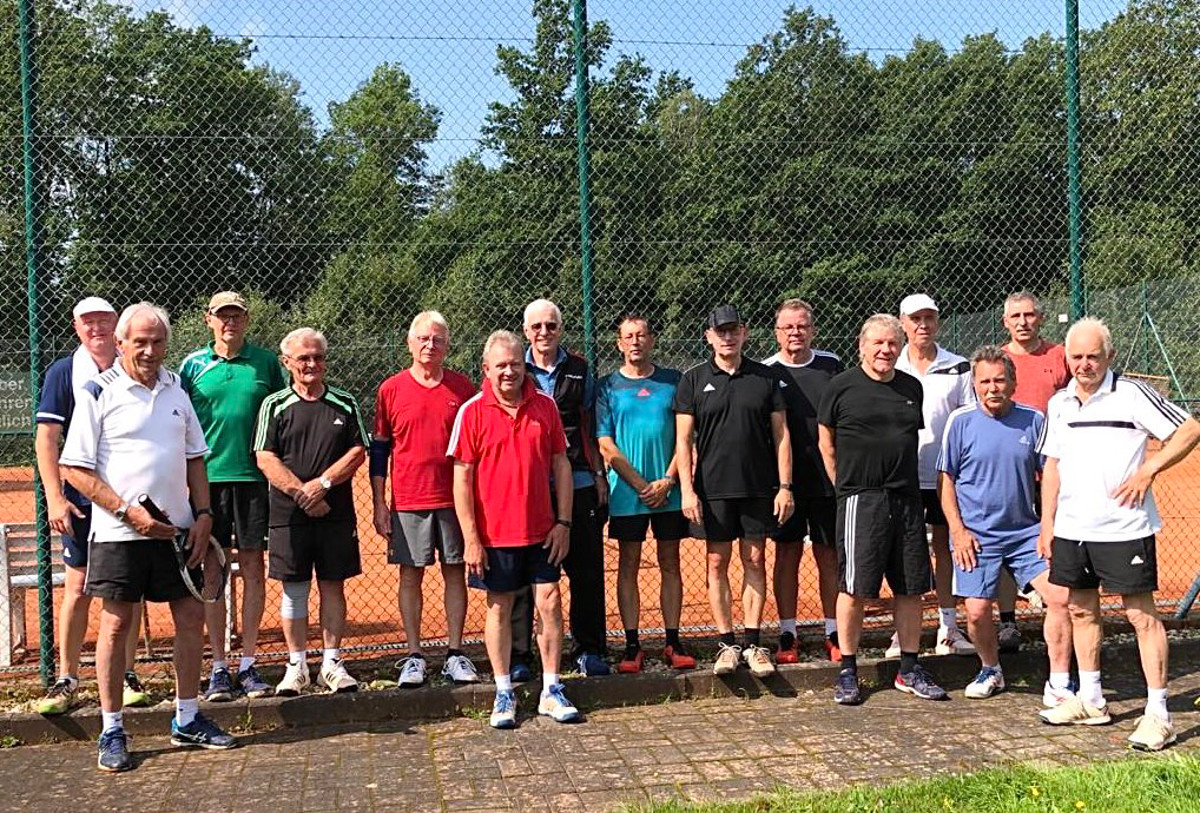 Die Teilnehmer der ersten Wissener 60-Tennis-Open. (Fotos: Verein)
