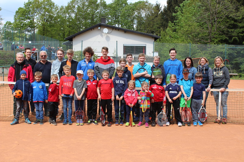 Teilnehmer und Besucher aller Altersklassen hatten sichtlich Spa am Aktionstag der Tennisfreunde Blau-Rot Wissen. Foto: Privat
