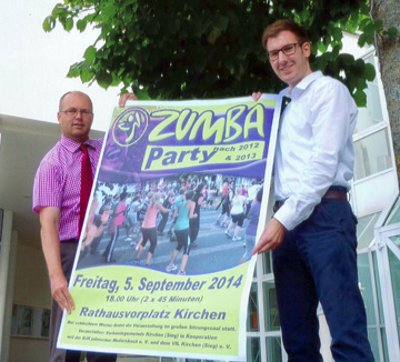 Brgermeister Jens Sttzel (links) und Demografiebeauftragter Patrick Zller laden zur Zumba-Party ein. Beide hoffen am 5. September, 18 Uhr viele Mittnzerinnen und Mittnzer begren zu knnen. Foto: Verwaltung
