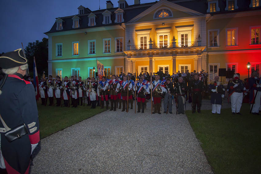 Das Schloss Neuwied bot eine eindrucksvolle Kulisse fr den Groen Zapfenstreich. Fotos: Wolfgang Tischler

