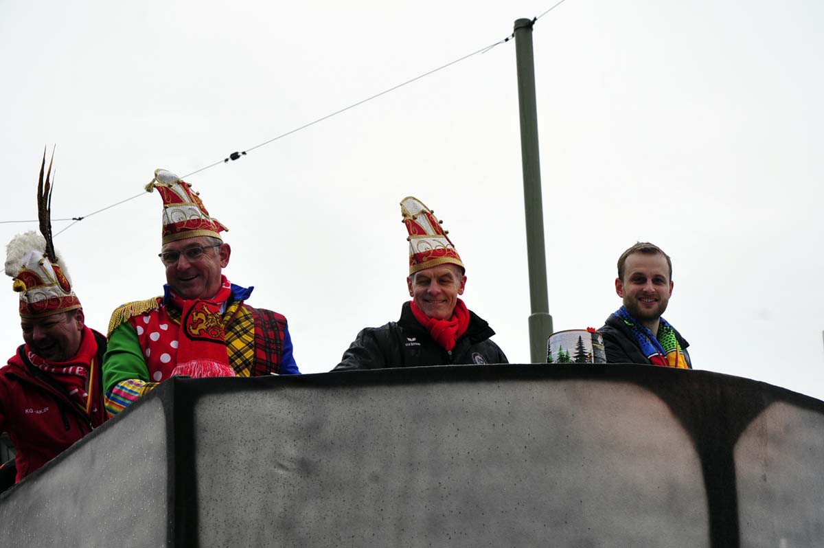 Zum Jubilum der KG Altenkirchen zog der Karnevalszug wieder durch die Kreisstadt