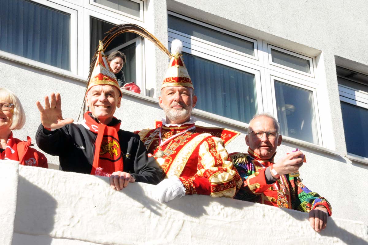 Traditioneller Karnevalszug durch Altenkirchen: Zahlreiche Besucher waren begeistert