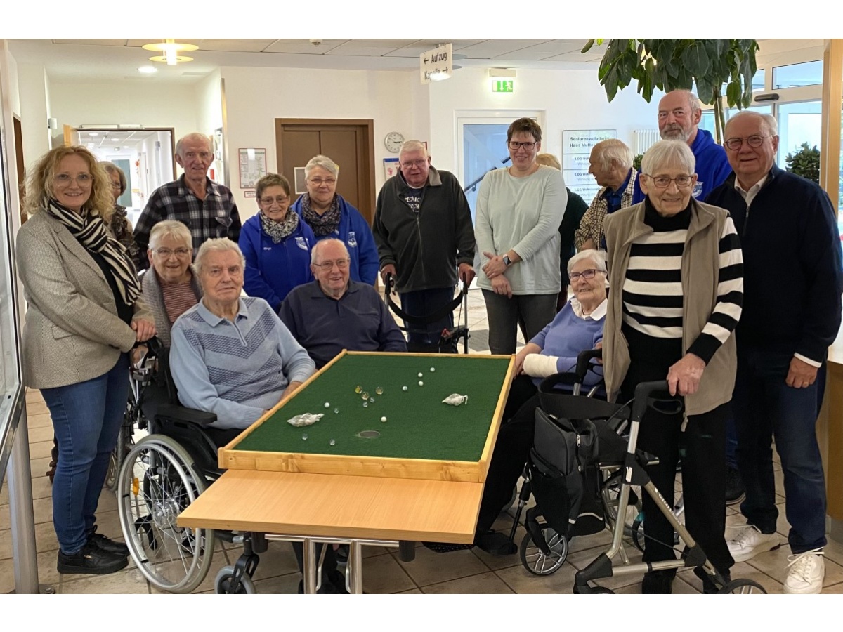 Das erste mobile Murmelspielfeld wurde bereits an das Haus Mutter Teresa bergeben (Foto: Klaus-Jrgen Griese)