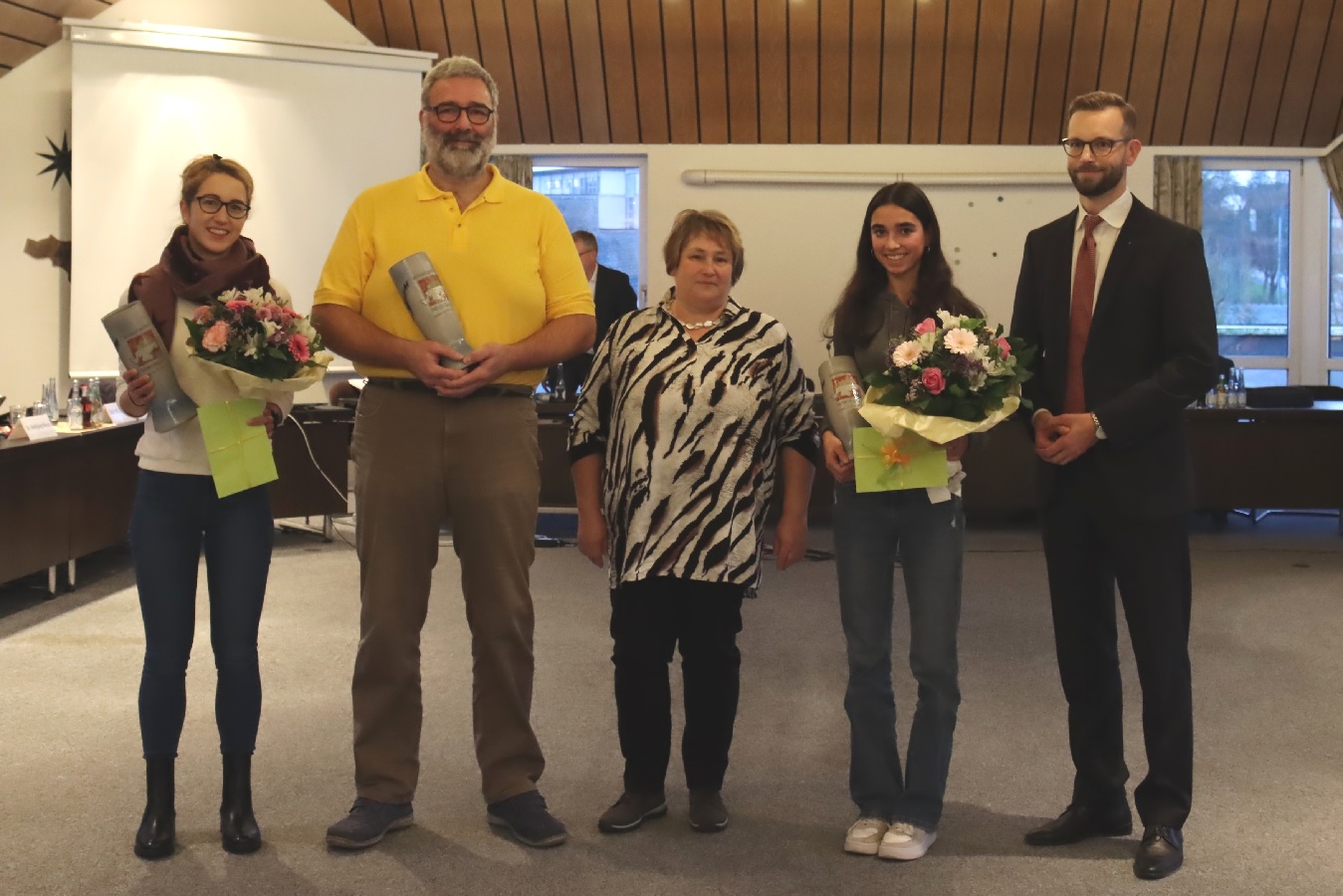 Fr ihre herausragenden Leistungen hat der VGR die Spitzensportler (v.l.) Anja Fachbach, Marius Bttcher und Lucie Bcker geehrt. (Foto: VG Montabaur / Christina Wei)