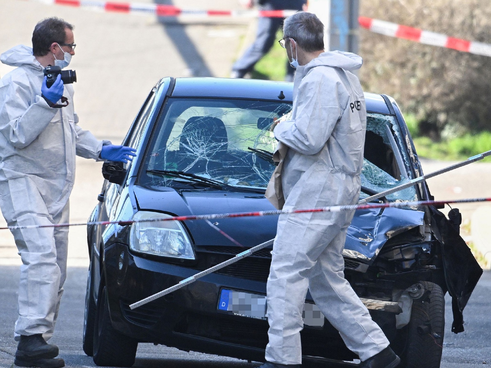 Das Tatfahrzeug. (Foto: Boris Roessler/dpa)