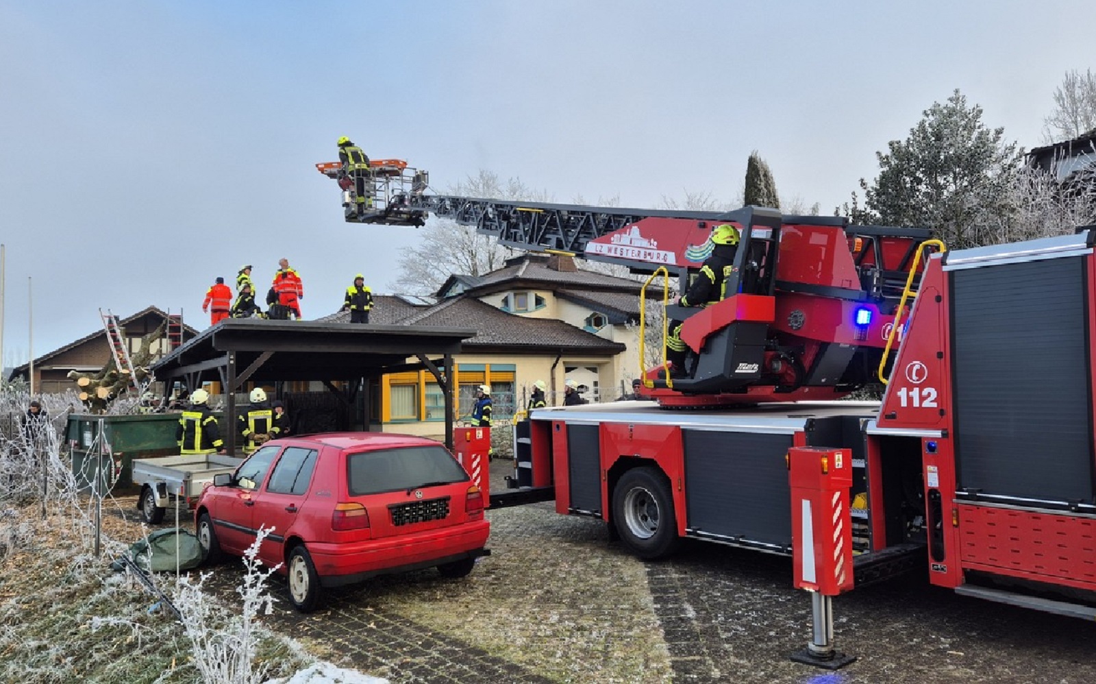 Personenrettung ber die Drehleiter (Foto: Patrick Schfer)