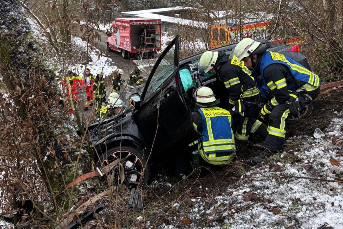 (Alle Fotos: kk und Feuerwehr VG Betzdorf-Gebhardshain)