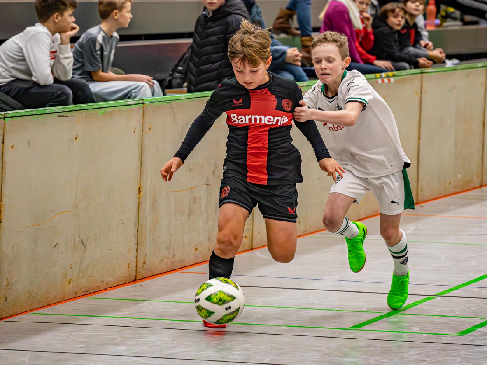 An gleich zwei Tagen lockt der Eisbachtaler Budenzauber in diesem Jahr am 11. und 12. Januar unter anderem wieder mit Bundesliganachwuchsteams in die Kreissporthalle I nach Montabaur. (Foto: Andreas Egenolf)