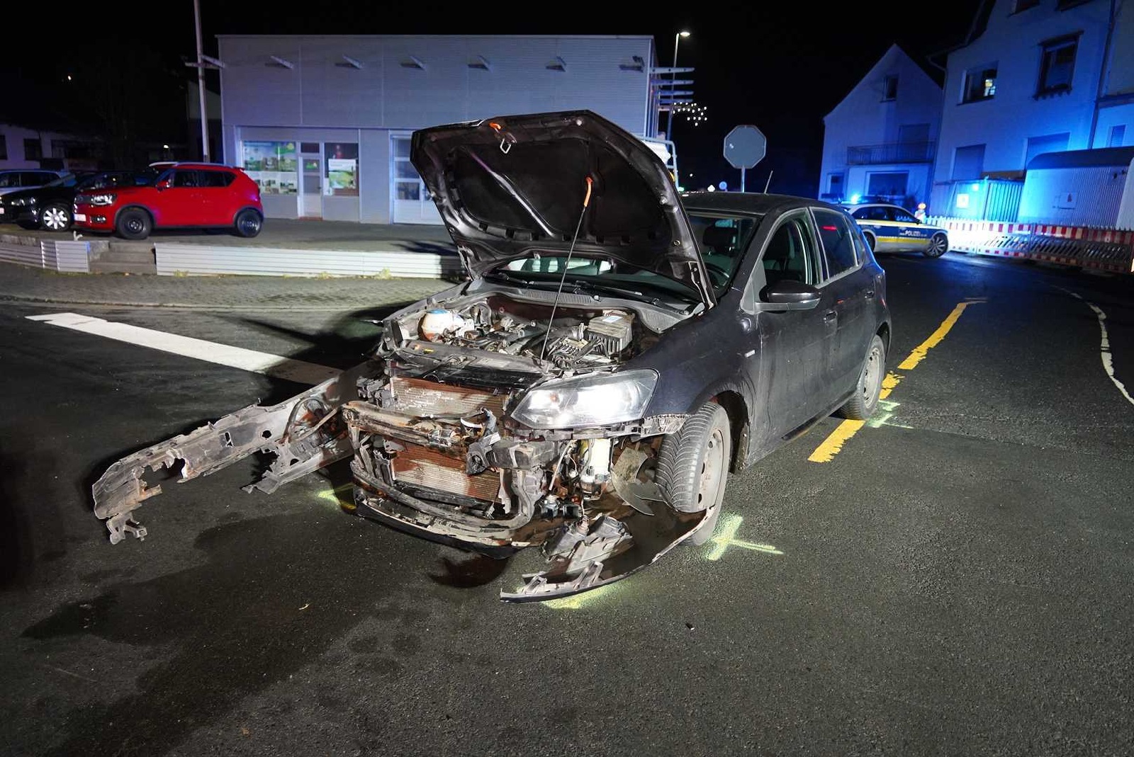 Verkehrsunfall in Puderbach: Zwei Fahrzeuge schwer beschdigt