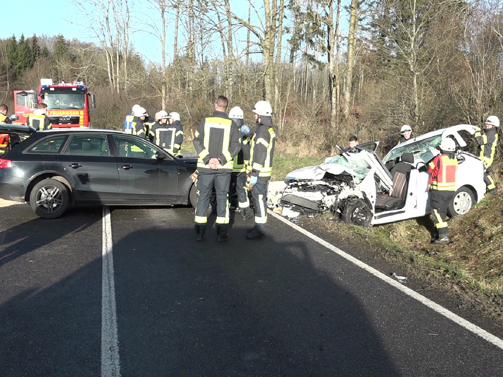 Schwerer Verkehrsunfall Auf B Zwei Personen Schwer Verletzt Stra E Voll Gesperrt Ww Kurier De