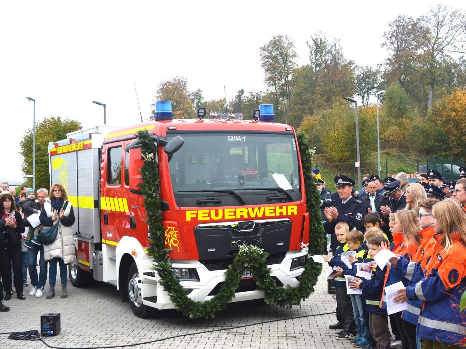 Volksfeststimmung in Niederelbert - Feuerwehr feierte Einweihung des Gertehauses 