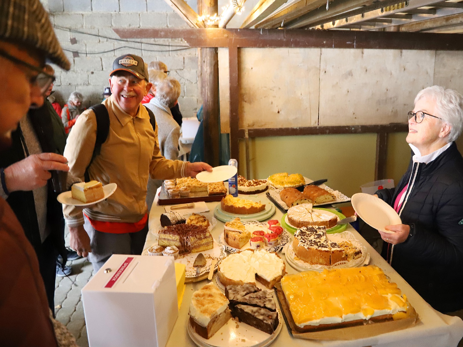 Die Qual der Wahl gab es am ppigen Kuchenbuffet. (Fotoquelle: Diakonie in Sdwestfalen gGmbH)