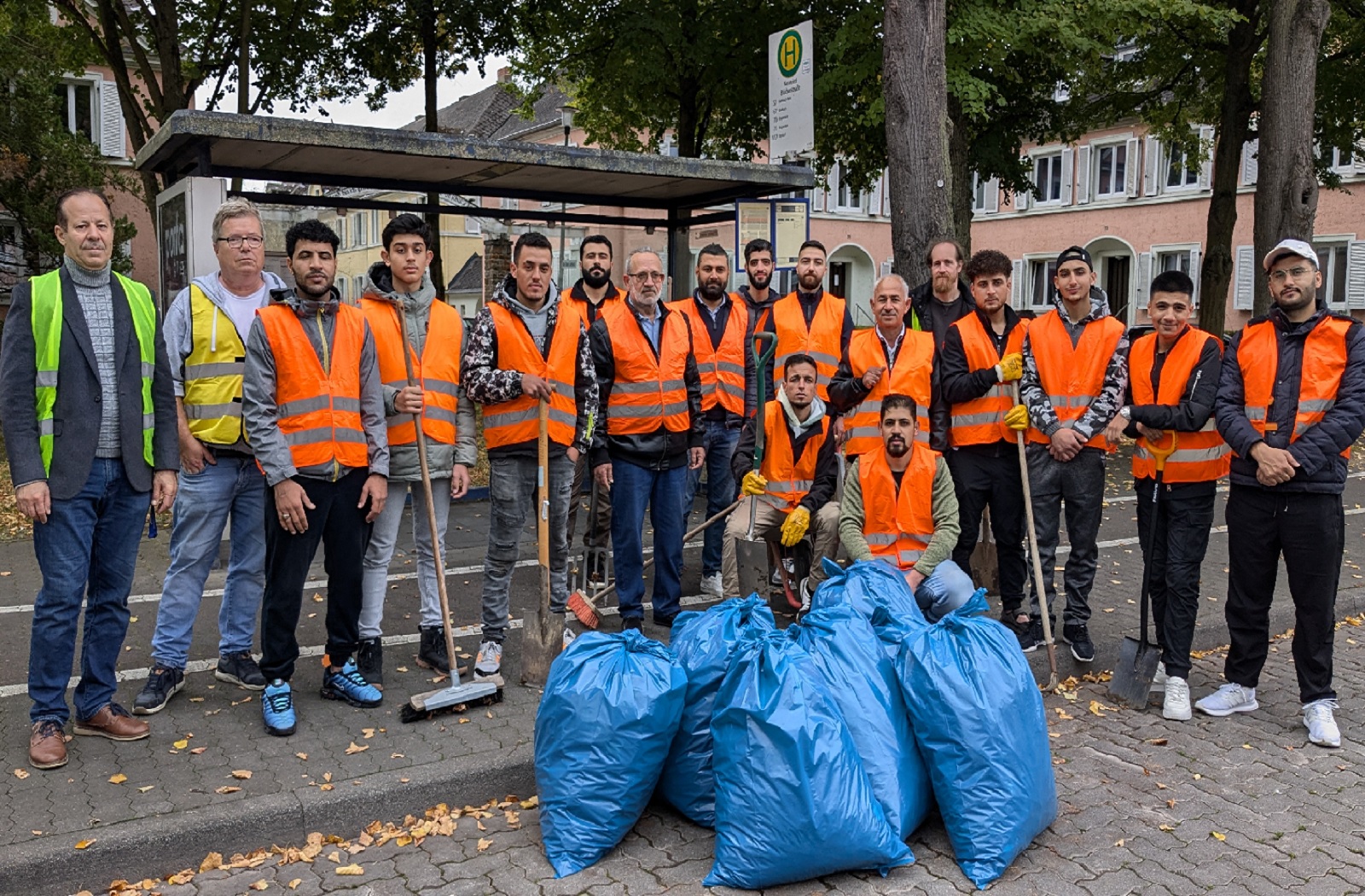 "Einheitsbuddeln" in Neuwied: Brger setzen Zeichen fr Umwelt und Integration