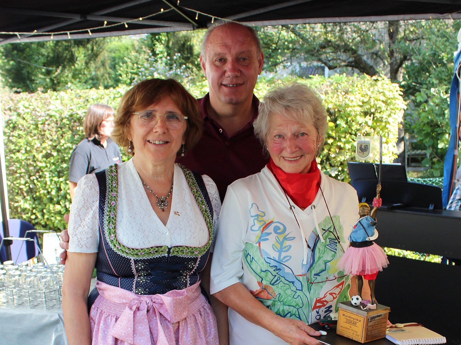 V.l.: Marietta Seemann-Mink (Vorsitzende Sngervereinigung), Dirk Vohl, Inge Braun. (Foto: Edmund Mink)