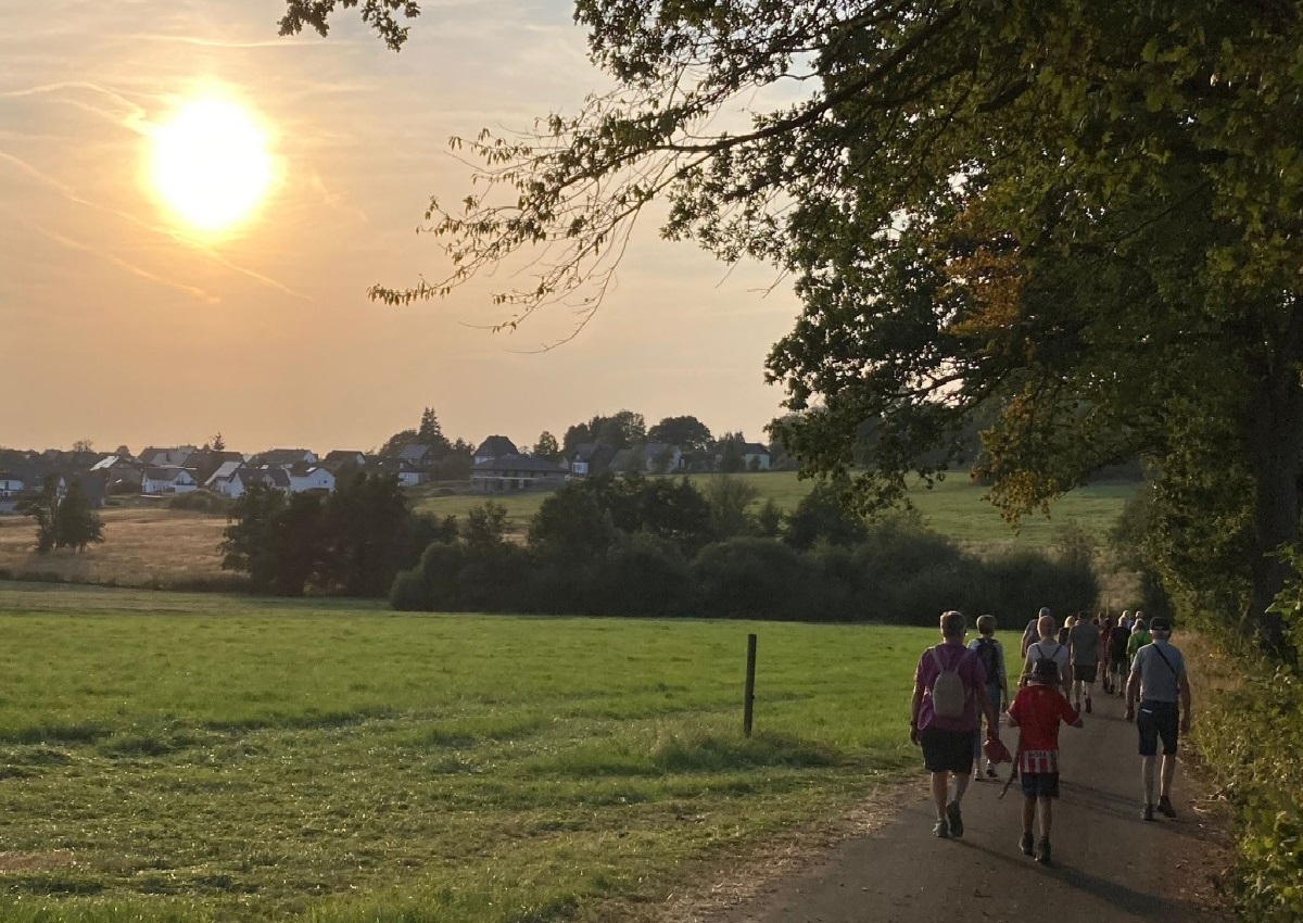 Spirituelle Wanderung im Westerwald: Pilgergottesdienst am groen Wolfstein