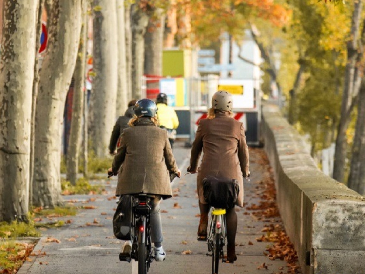 Hhere Unfallgefahr im Herbst: Tipps fr Radler und Autofahrer