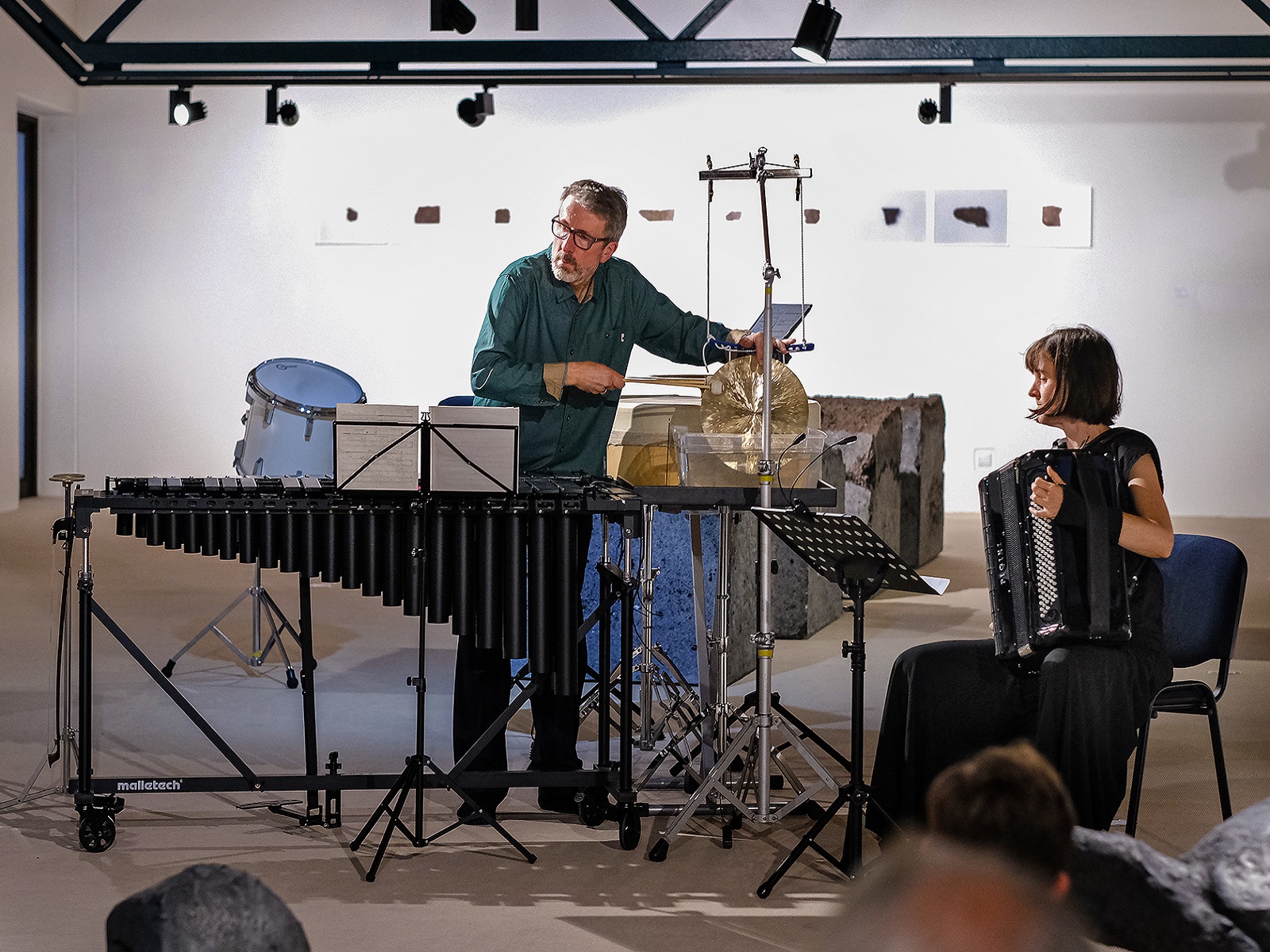 Percussion-Knstler Stefan Kohmann und Eva Zllner am Akkordeon. (Foto: Andreas List)