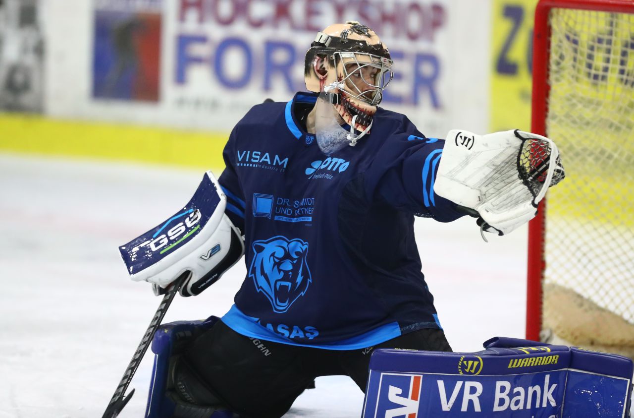 Jendrik Allendorf htete das EHC-Tor beim 5:2-Sieg in Dortmund. Foto: EHC