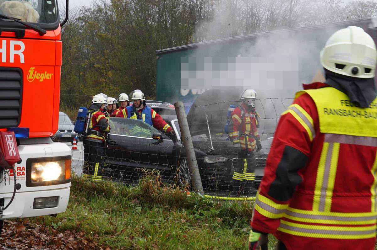 Fahrzeugbrand auf der A 48: Technischer Defekt setzt Audi A5 in Flammen