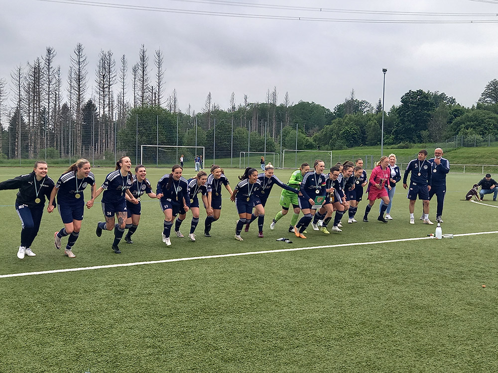 Damen der Tus Weitefeld/Langenbach steigen in die Rheinlandliga auf: Ein Meilenstein im Frauenfuball