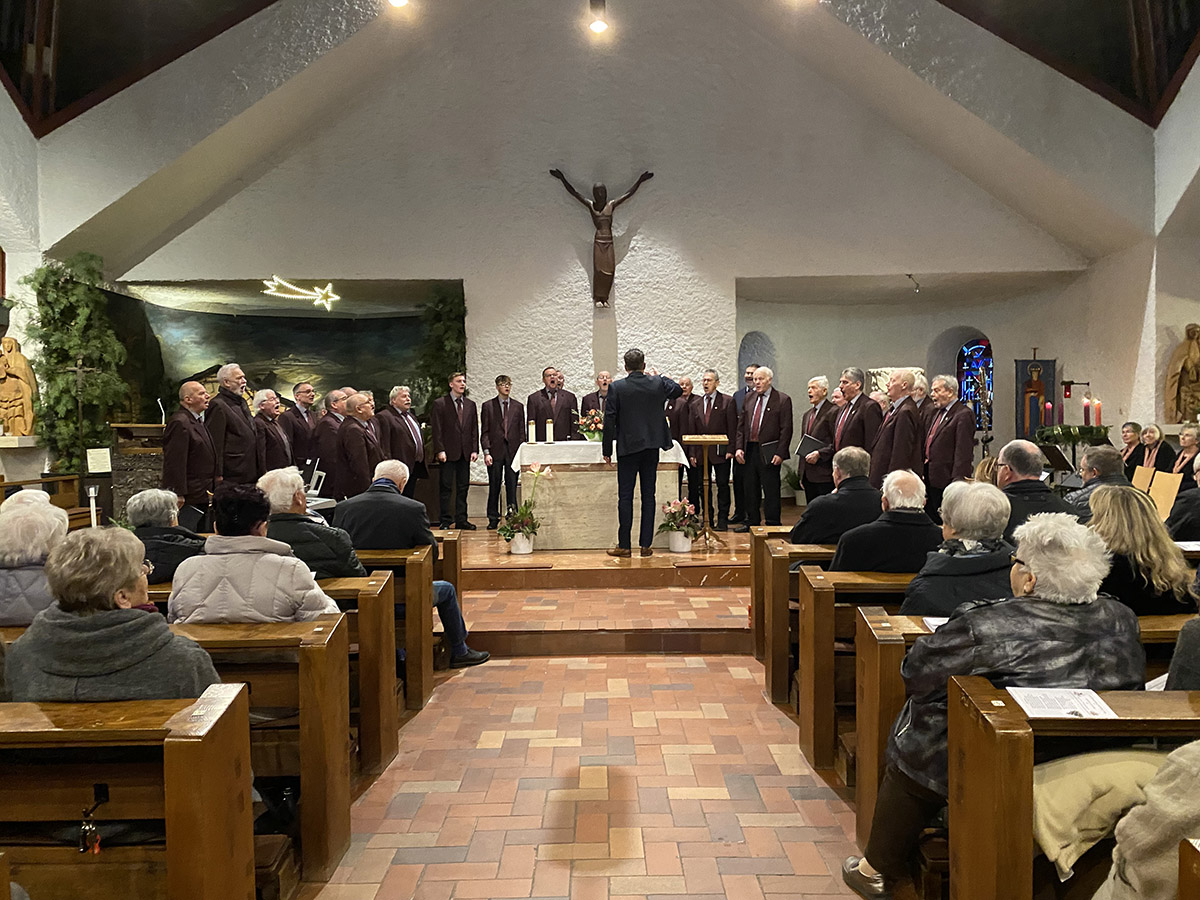 In diesem Jahr verspricht das Konzert des MGV Birken-Honigsessen am 8. Dezember viele stimmungsvolle Vielfalt. (Archivfoto: Katharina Behner)