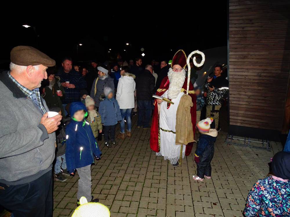 Nikolaus lsst Kinderherzen in Hellenhahn-Schellenberg hher schlagen