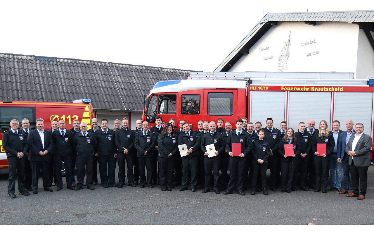 Die Wehren der VG Asbach trafen sich zum Feuerwehrtag in Klsch-Bllesbach. (Foto: FF VG Asbach)