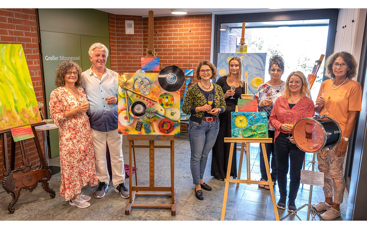 Die Ausstellung wurde mit einer Vernissage erffnet. (Foto: VG Hachenburg)