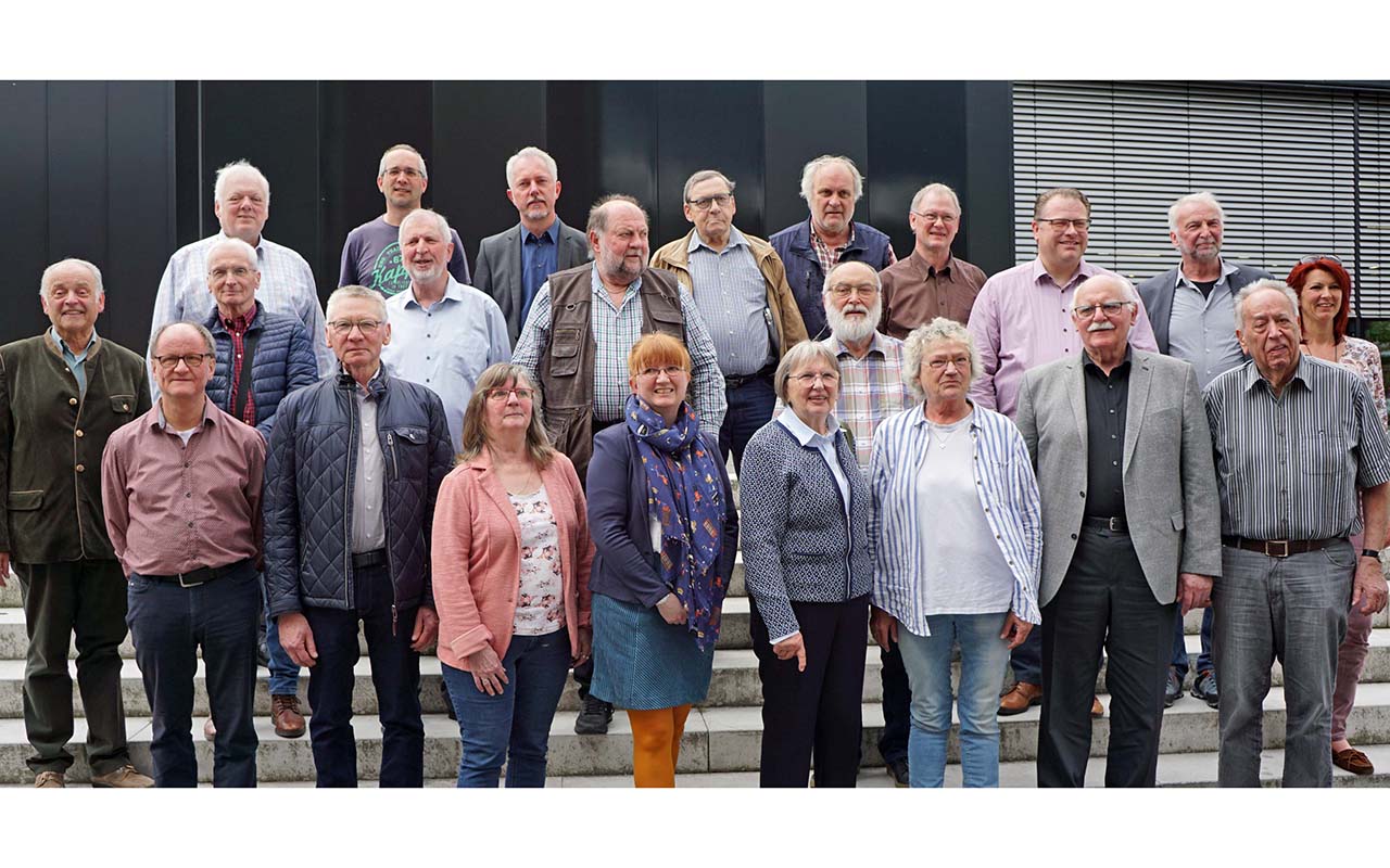 "Familienfoto des Autorenteams fr das Heimatjahrbuch. (Foto: Irene Weger)