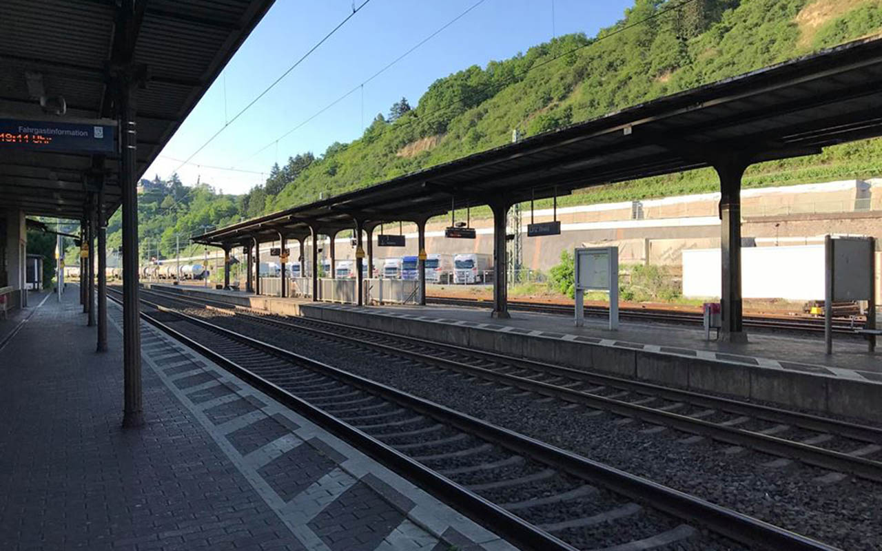 Der Linzer Bahnhof ist noch immer nicht barrierefrei. (Foto: Ellen Demuth)