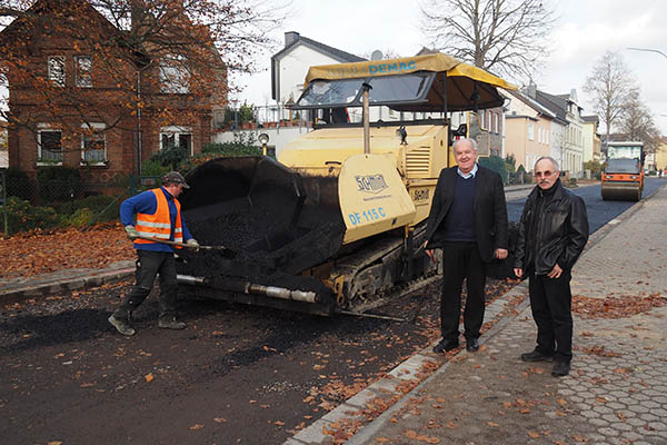 Bernhard Wiemer und Siegfried Psch machten sich ein Bild vom Baufortschritt. Foto Stadt Bendorf