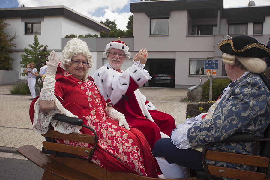 Kurfrst Clemens Wenzeslaus von Sachsen, seine Schwester Kunigunde und ihr Domdechant. Fotos: Wolfgang Tischler