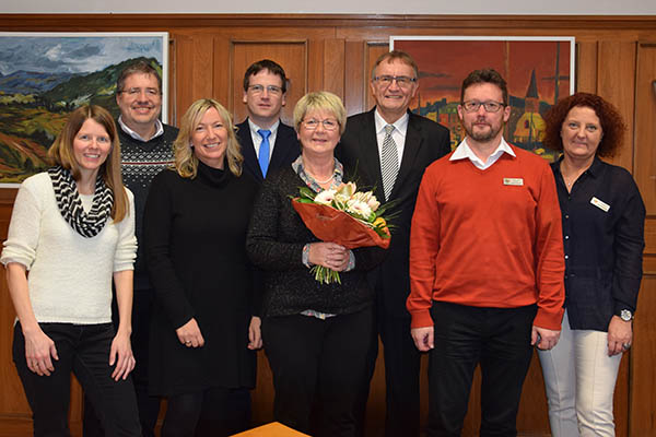 Von rechts: Personalvorsitzende Birgit Eisenhuth, Personalleiter Oliver Honnef, Landrat Rainer Kaul, Karin Bumner, Harald Schmillen, Anja Hoffmann, Jrg Hohenadl und Anne Hilf. Foto: Kreisverwaltung 
