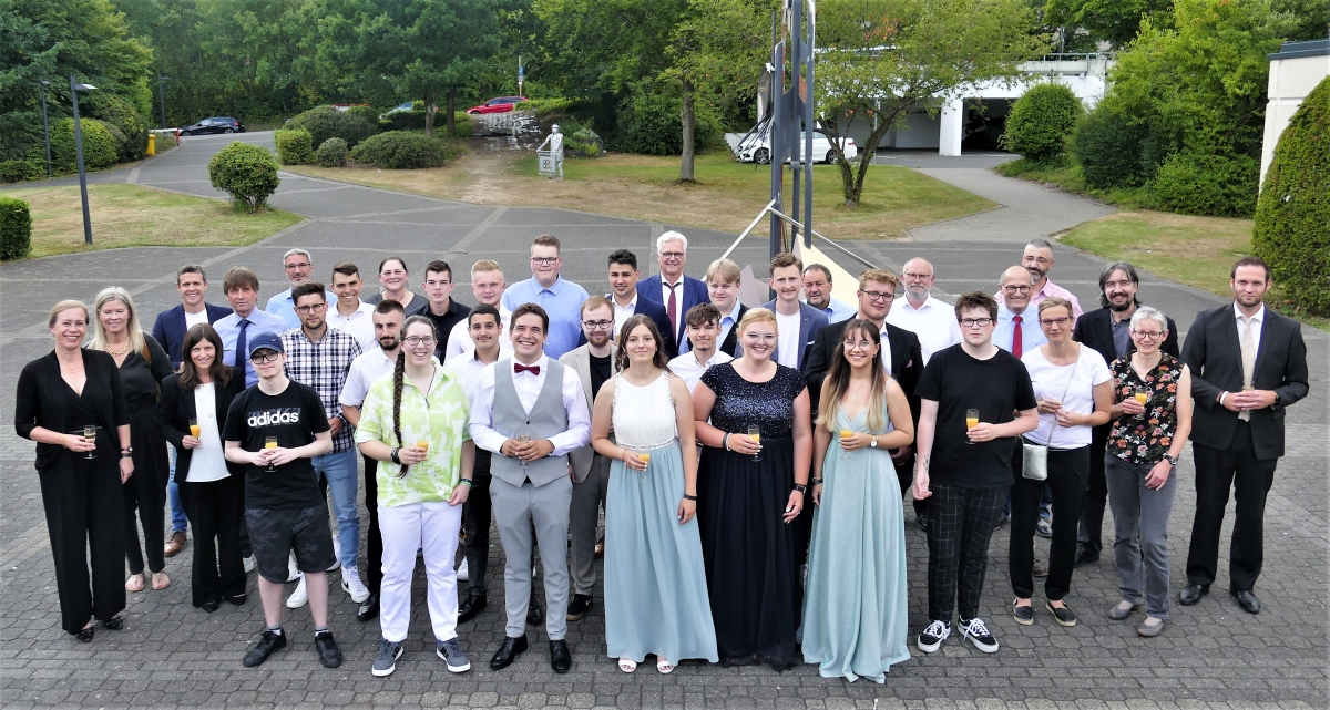 In der Berufsbildenden Schule Betzdorf-Kirchen konnten 25 Abiturientinnen und Abiturienten des Technischen Gymnasiums ihr Abiturzeugnis im feierlichen Rahmen entgegennehmen. (Foto: ma)