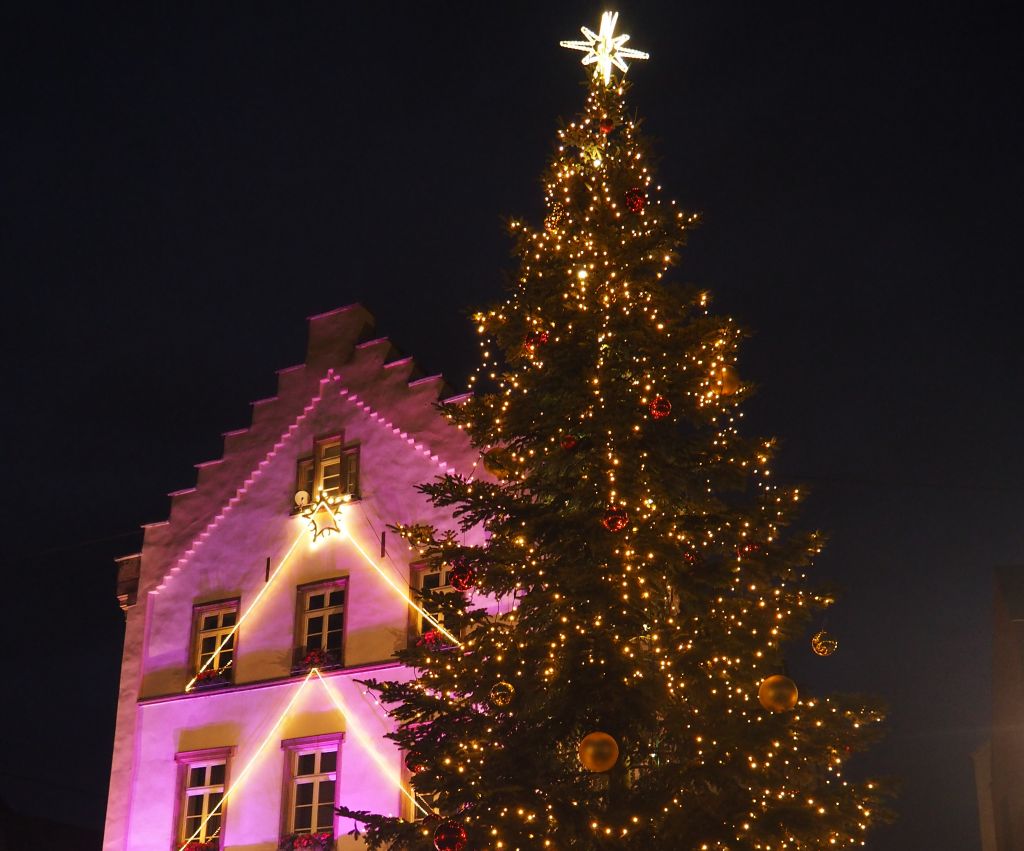 Weihnachtsbaumerleuchten zum Bendorfer Wochenmarkt